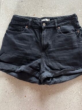 H&M LADIES HIGH WAISTED DENIM SHORTS SIZE 10